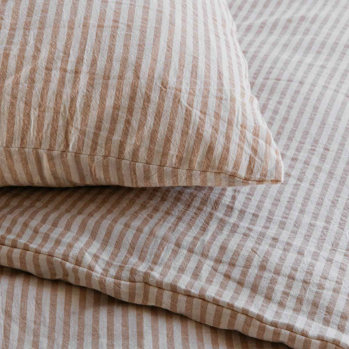 Cubre Edredón Mil Raya Beige