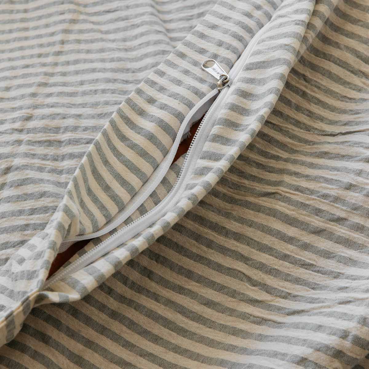 Cubre Edredón Mil Raya Gris